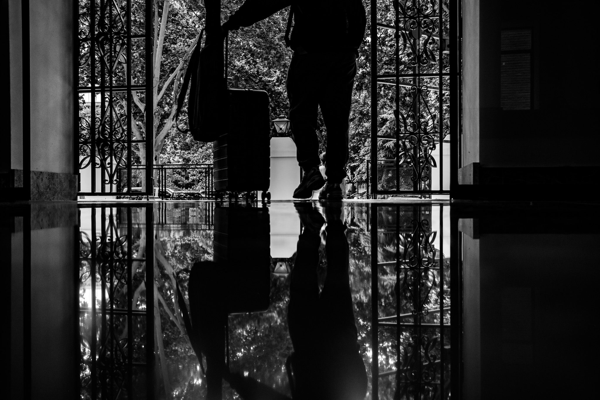 Entrada y reflejo en Espai Vives